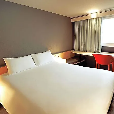 Ibis Centre Hotel 3*