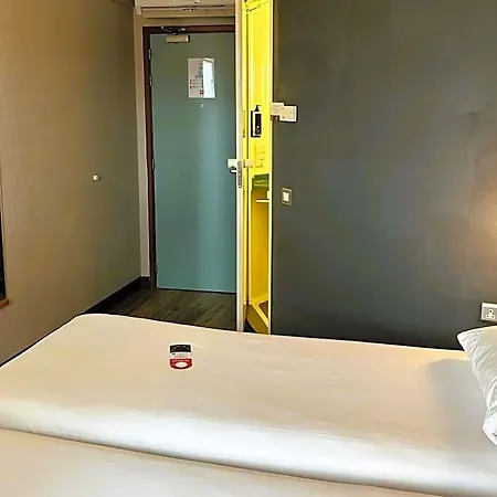 Ibis Centre Hotel 3*
